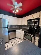 1800 Roundhill Rd in Charleston, WV - Building Photo - Building Photo