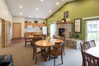 Platinum Valley Apartments in Sioux Falls, SD - Foto de edificio - Building Photo