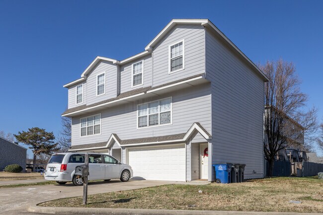 Gardens on Utica in Tulsa, OK - Building Photo - Building Photo