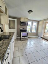 130 Woodlawn Ave, Unit Front in Mountain Top, PA - Building Photo