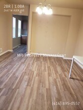 2467 W AUER Ave in Milwaukee, WI - Building Photo - Building Photo