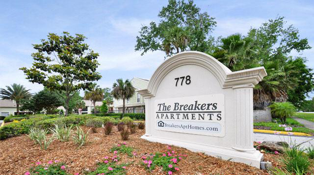 The Breakers Apartments in Daytona Beach, FL - Building Photo - Building Photo