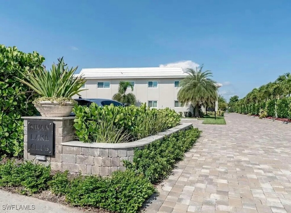 4180 Crayton Rd in Naples, FL - Foto de edificio