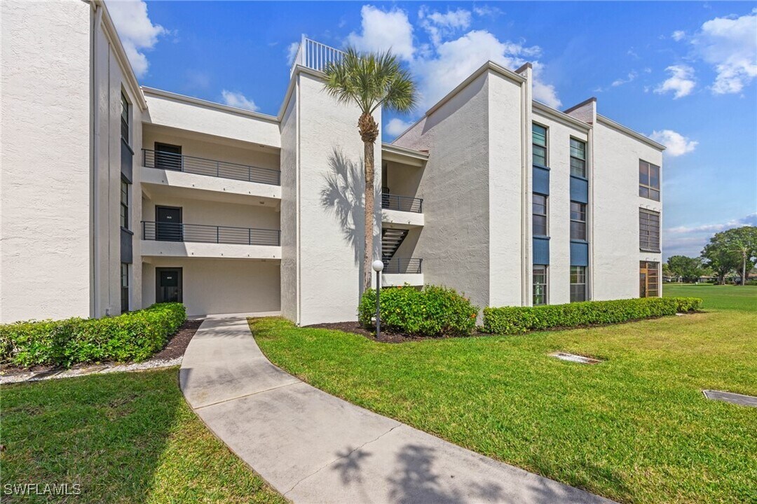 3615 Boca Ciega Dr in Naples, FL - Building Photo