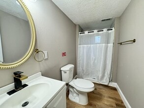 5262 Tulane Ave in Jacksonville, FL - Foto de edificio - Building Photo