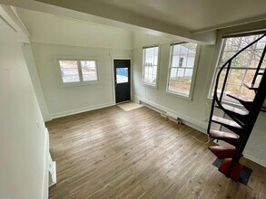 4 Elm Ave in Norwich, CT - Building Photo - Building Photo