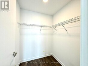 8 Beverley Glen Blvd in Vaughan, ON - Building Photo - Building Photo