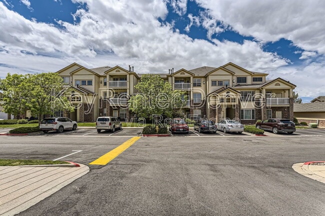 5735 N Genoa Way in Aurora, CO - Building Photo - Building Photo