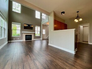 1919 Golden Gate Ln in Naperville, IL - Building Photo - Building Photo