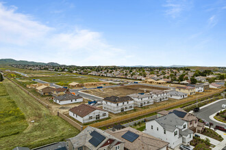 Deer Valley Rd in Antioch, CA - Building Photo - Building Photo