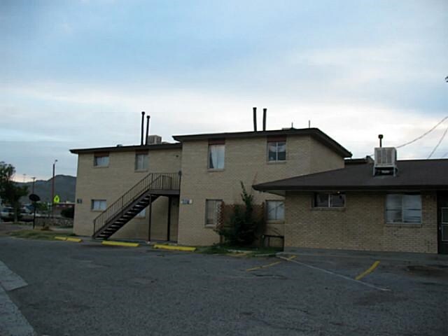 8601 Robert Dr in El Paso, TX - Foto de edificio - Building Photo