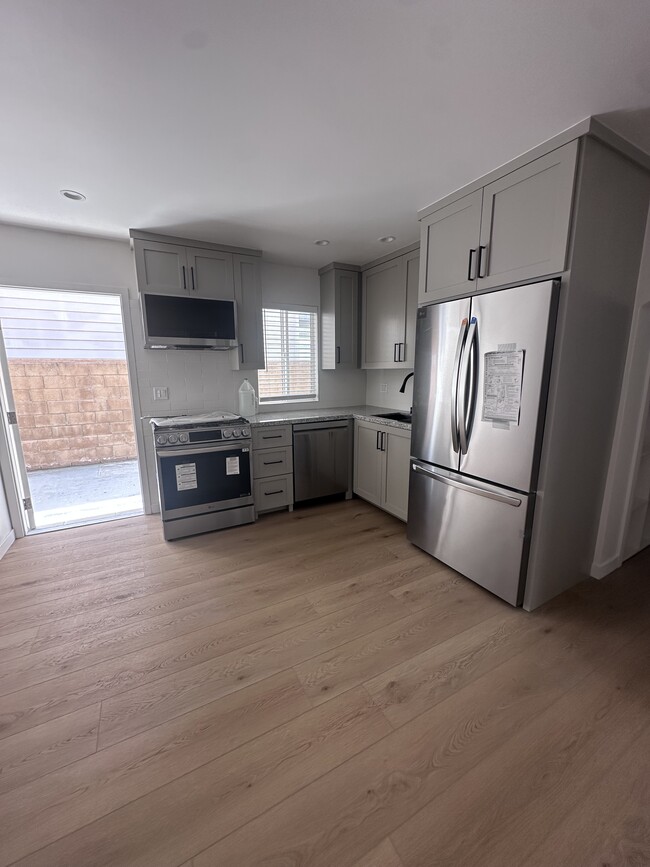 503 S Guadalupe Ave, Unit B in Redondo Beach, CA - Building Photo - Building Photo