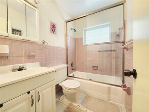 920 SW 11th Ave in Hallandale Beach, FL - Building Photo - Building Photo