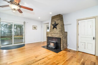 121 Pumpkin Hill Rd in New Milford, CT - Building Photo - Building Photo