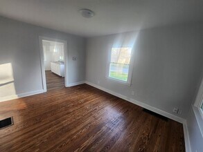 2428 Lindbergh Dr in Louisville, KY - Building Photo - Building Photo