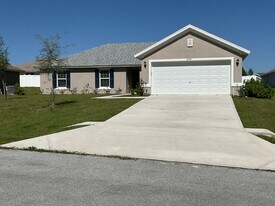 8190 N Wakefield Dr in Dunnellon, FL - Building Photo