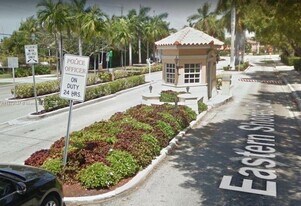 3536 NE 168th St in North Miami Beach, FL - Building Photo