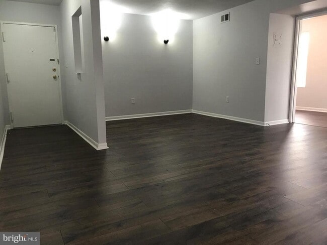5858 Thunder Hill Rd in Columbia, MD - Foto de edificio - Building Photo