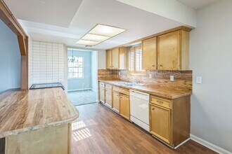 13331 Villagrove Dr in Houston, TX - Building Photo - Building Photo