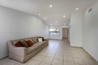 14343 SW 45th Terrace in Miami, FL - Building Photo - Building Photo