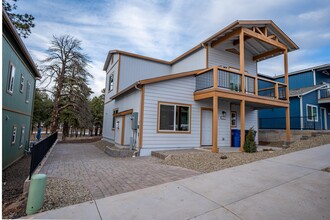 5026 E Retreat Cir in Flagstaff, AZ - Building Photo - Building Photo