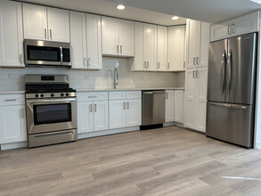 1328 N Maplewood Ave, Unit Garden in Chicago, IL - Building Photo - Building Photo