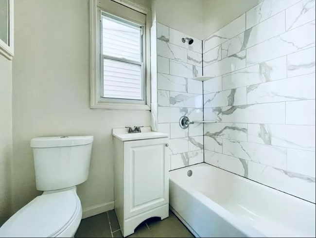 166 Lexington Ave, Unit Unit 2R in Jersey City, NJ - Building Photo - Building Photo