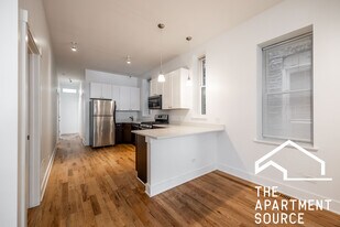 1823 W 17th St, Unit 1FR in Chicago, IL - Building Photo