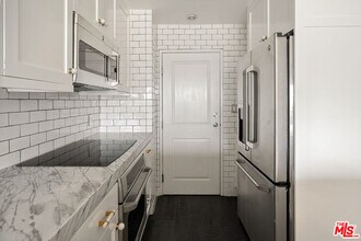 1155 N La Cienega Blvd in West Hollywood, CA - Foto de edificio - Building Photo