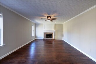 1135 Laurel Cove Dr in Snellville, GA - Building Photo - Building Photo