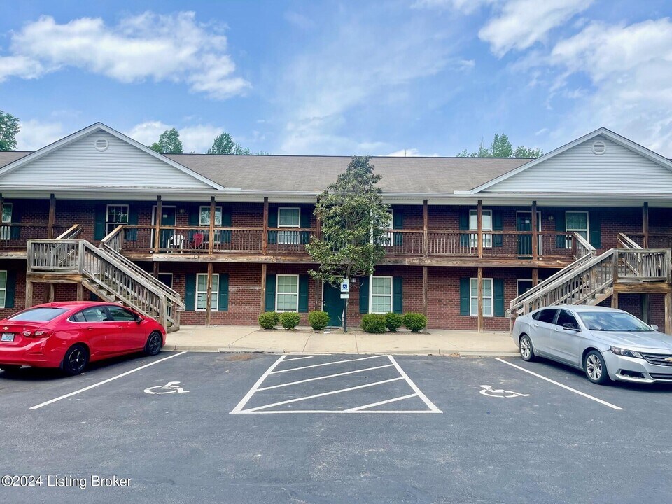 6800 Crawford Crossing Pl in Louisville, KY - Building Photo