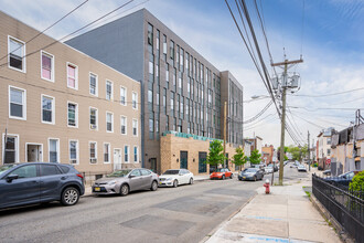 Crystal Cambridge in Jersey City, NJ - Building Photo - Building Photo