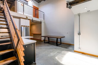 2323 Magnolia St, Unit Suite 6 in Oakland, CA - Foto de edificio - Building Photo