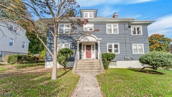 6 Van Dyke Pl in Summit, NJ - Building Photo
