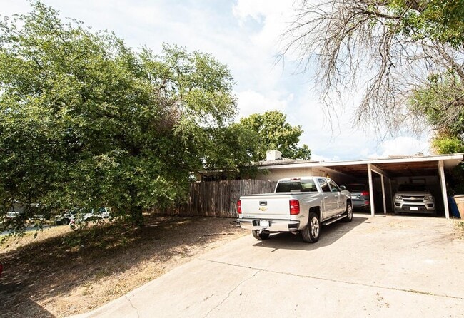 7303 Grand Canyon Dr in Austin, TX - Building Photo - Building Photo