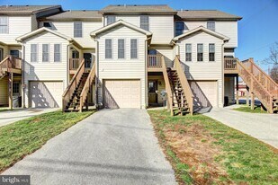 689 E Walnut St in Hanover, PA - Building Photo