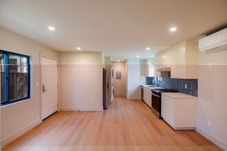 4541 1/2 Melbourne Ave in Los Angeles, CA - Building Photo - Building Photo