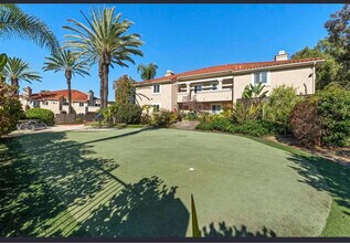 100 Sea Cliff Way in Oceanside, CA - Foto de edificio - Building Photo