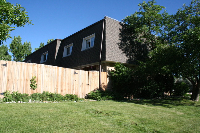 Country Club Villa Townhomes in Centennial, CO - Building Photo - Building Photo