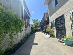 5231 Martin Luther King Jr Way, Unit 1 in Oakland, CA - Building Photo - Building Photo