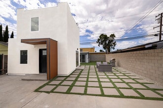 5447 Lime Ave in Long Beach, CA - Foto de edificio - Building Photo