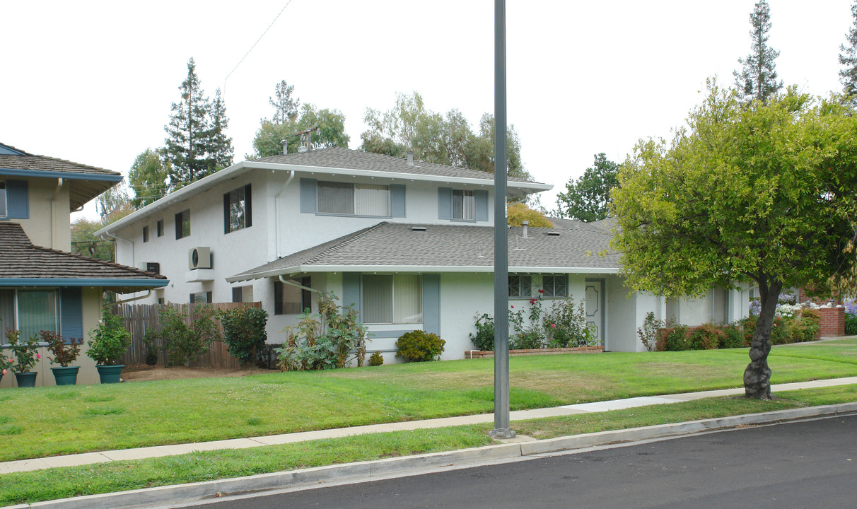 873 Castlewood Dr in Los Gatos, CA - Building Photo