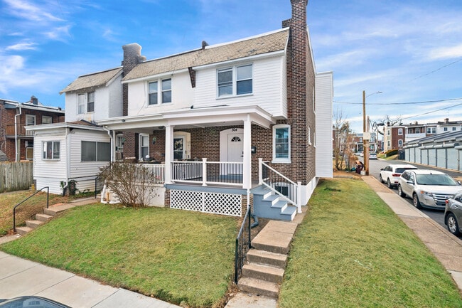 property at 504 W 26th St