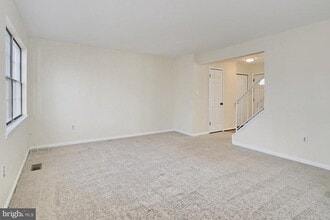 10024 Downeys Wood Ct in Burke, VA - Building Photo - Building Photo