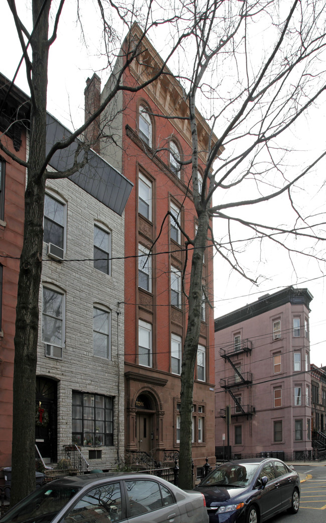 1201 Bloomfield St in Hoboken, NJ - Foto de edificio - Building Photo