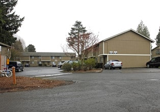 Sequoia Park Apartments in Vancouver, WA - Building Photo - Building Photo
