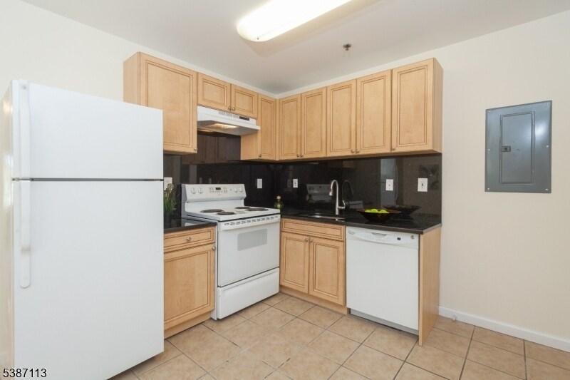 48 Washington St in Bloomfield, NJ - Building Photo