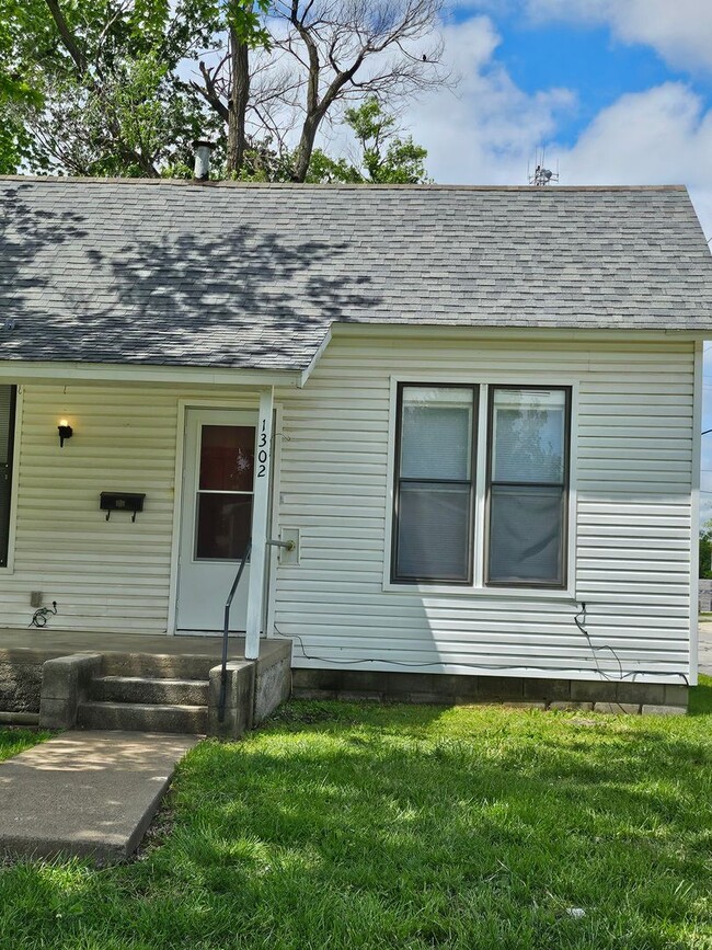 1302 Wisconsin Ave in Joplin, MO - Building Photo - Building Photo