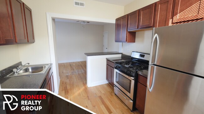 1444 W Byron St in Chicago, IL - Building Photo - Building Photo