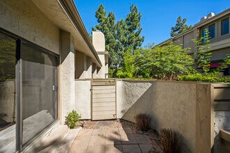 3216 Caminito Eastbluff, Unit 65 in La Jolla, CA - Building Photo - Building Photo